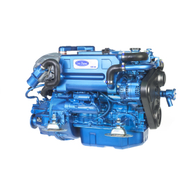 The SM-94, 4 cylinders marine engine with mechanical injection on a Mitsubishi block with turbocharged intake system, it has a 3.331 cc displacement and performs 94 hp at 2.500 rpm.